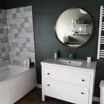 Jolie Maison En Pierre Proche Centre-ville *