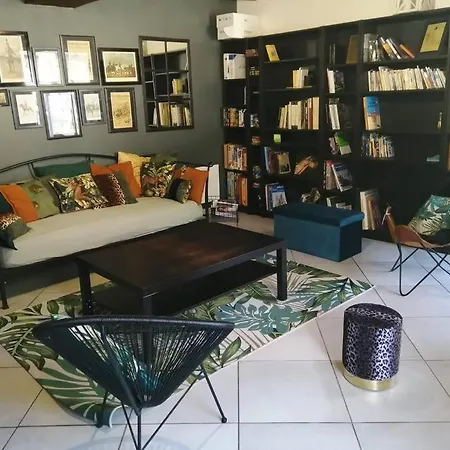 Jolie Maison En Pierre Proche Centre-ville Holiday home *