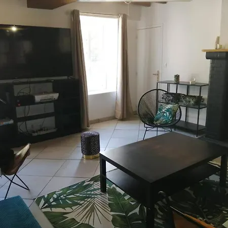 Jolie Maison En Pierre Proche Centre-ville *