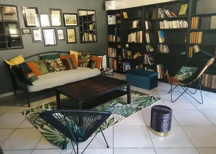 Jolie Maison En Pierre Proche Centre-ville Holiday home *